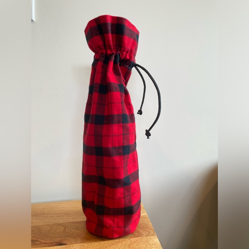 Filson Red Lumberjack Buffalo Plaid Flannel Wine Bottle Gift Bag Leather Strap
